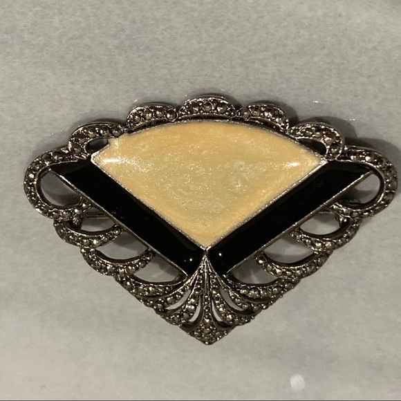 Vintage Art Deco Brooch, Earring Set of Yellow, Black Enamel in a Silvertone Fan - Picture 2 of 7